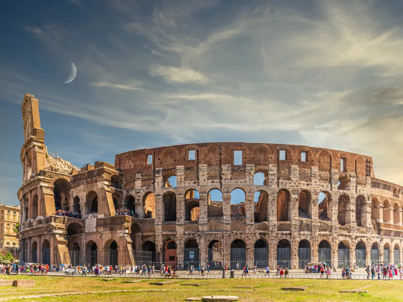 breathtaking-shot-colosseum-amphitheatre-located-rome-italy